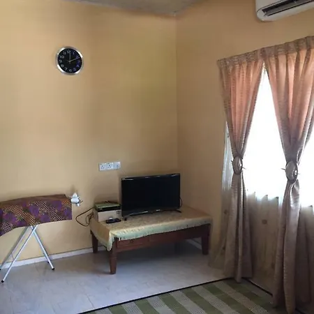 Amimas Homestay Kampong Telok  Exterior photo