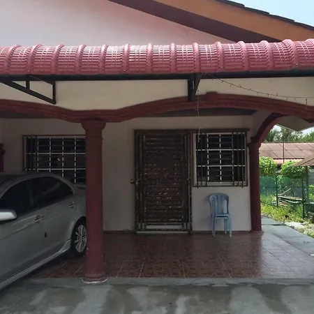 Amimas Homestay Kampong Telok  Exterior photo